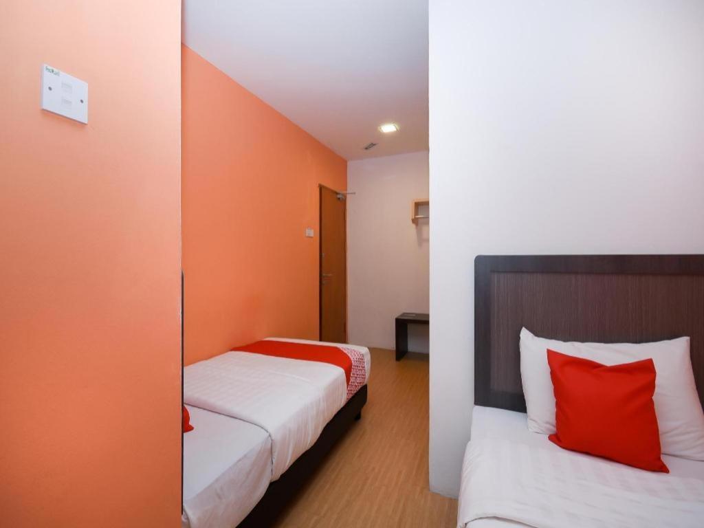 Oyo 1111 Harmony Stay Miri Esterno foto