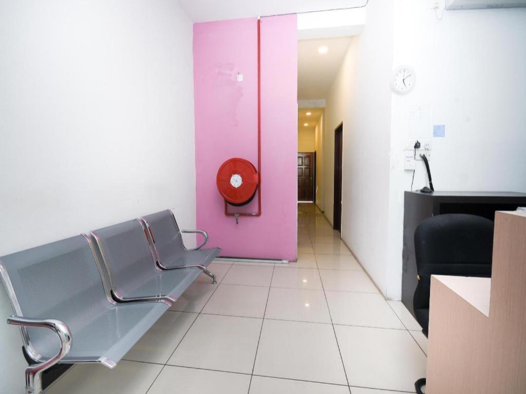 Oyo 1111 Harmony Stay Miri Esterno foto