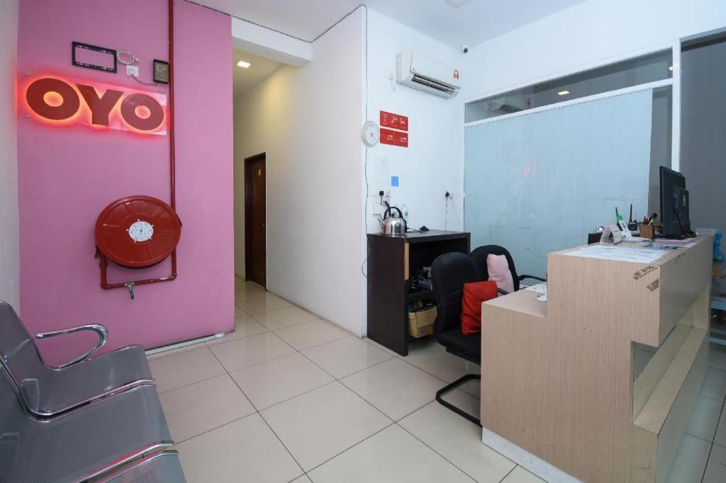 Oyo 1111 Harmony Stay Miri Esterno foto